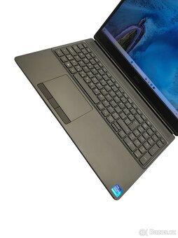 Dell Precision 7560 ( 12 měsíců záruka ) - 2