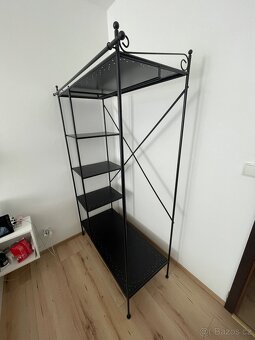 Otevřená skříň - 2