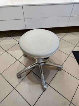 Zdravotní profesionální otočné židle, kožené. TOP STAV - 2