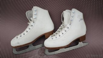 Prodám dívčí brusle vel. 34 - 2