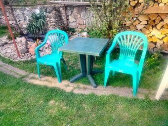 Plast stůl a židle - 2