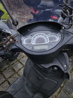 Aprilia SpotrCity Cube 300 - 2