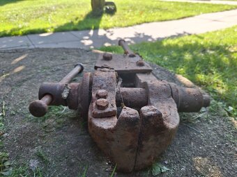 Svěrák stary kovarsky - 2