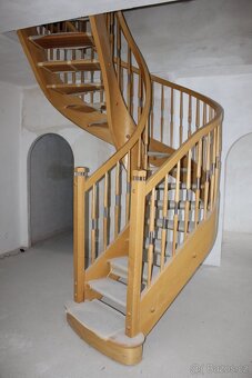 Jasanové masivní schody 333cm - 2