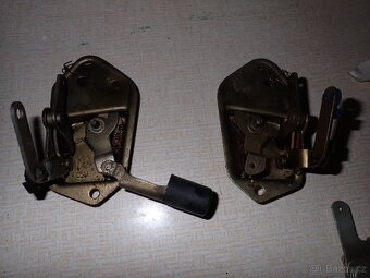 ARO 240 4x4 zámky dveří - 2