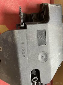 přidám zámek Bmw e46 sedan - 2