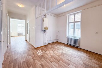 Prodej rodinného domu 4+1, zahrada, 300 m2 - Znojmo, Horní Č - 2
