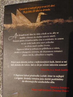 Leyllah Atar:Papírová labuť - 2