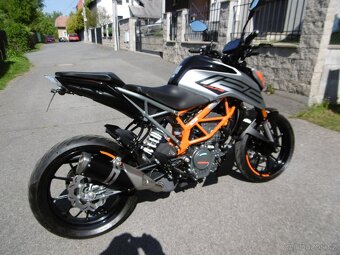 KTM DUKE 125 - 2022 - 9466km - PERFEKTNÍ STAV - 2