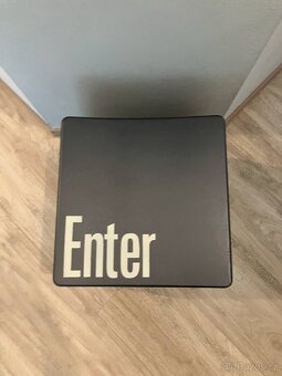 Designová židle ve tvaru klávesy Enter - 2