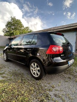 Volkswagen Golf 5 1.6 - 2
