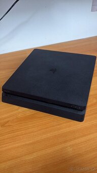 Playstation 4 + ovladače - 2