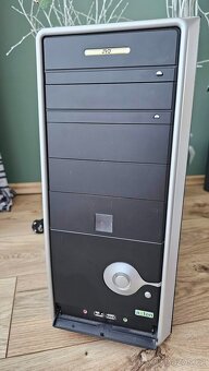 PC Axton 2.33 Ghz, 4GB RAM, 240GB SSD + 700GB HDD - 2