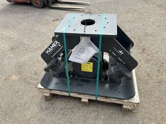 Hutnící vibrační deska na bagr 680kg - 2