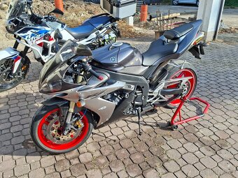 YAMAHA R1 2004 RN12 - 2