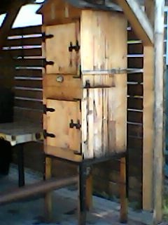 Dřevěná udírna - 2