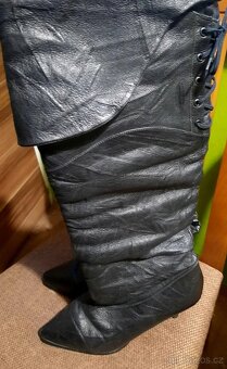 Kožené ,dámské kozačky , uvnitř kožešina, vel.40 - 2