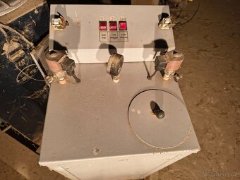 Průmyslový vyvíječ páry pro 2 žehličky 4 kW Global Holland - 2