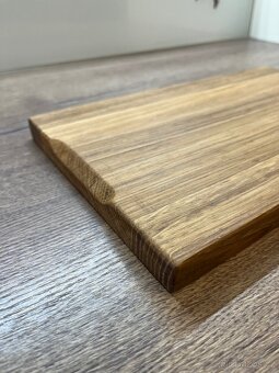 Dubové krájecí prkénko s drážkou - 2