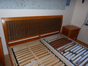 Dřevěná manželská postel 180 x 200 cm - 2