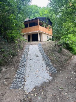 Chata po rekonstrukci u řeky Berounky pod hradem Křivoklát - 2