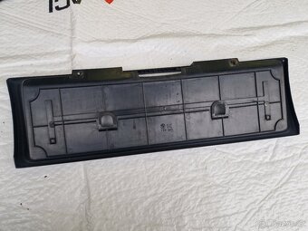 BMW e30 plast pod spz - 2