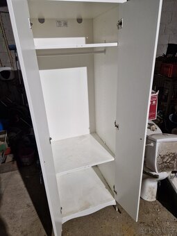 Šatní skříňka - 2