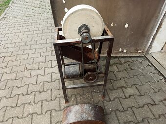 Stara bruska od řezníka . - 2