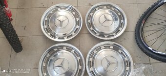 Poklice na mercedes-benz - 2