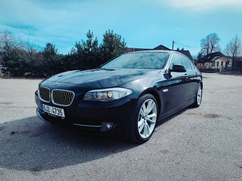 BMW F10 523i - benzín - manuál - 2