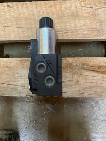 Hydraulický elektromagnetický ventil pro třetí funkci - 2