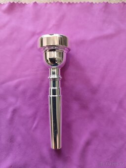 Nátrubek pro trumpetu. - 2