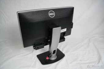 Dell U2212HMc K dispozici je 6 takových monitorů. - 2