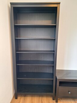 PRedám Ikea HEMNES nábytok - TV stolek a knihovnu - 2