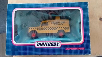 Matchbox superkings K144 Frankfurt Flughafen Land rover 110 - 2