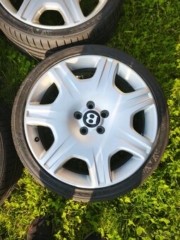 Alu kola Bentley - 2