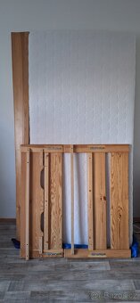 dřevěná postel + rošť + matrace s pratelným povlakem - 2