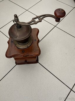 Starý dřevěný mlýnek na kávu velký - HAHA - rok 1920 - 2