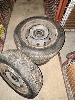 Prodám zimní pneu 165/60 R14 - 2