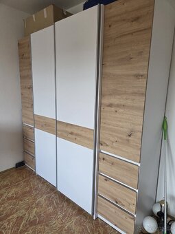 Velká šatní skříň - 2