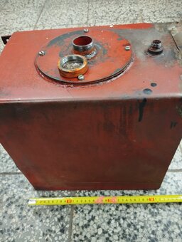 Nádrž na hydraulický olej - 2