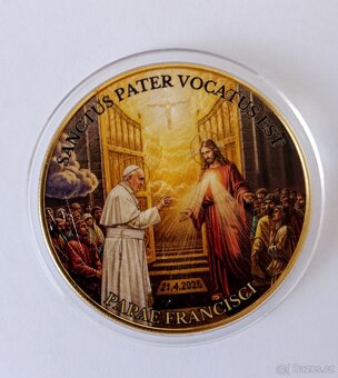 Stříbrná mince papež František zdobena zlatem, kolorovaná - 2