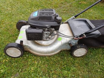 Prodám benzinovou sekačku honda - 2