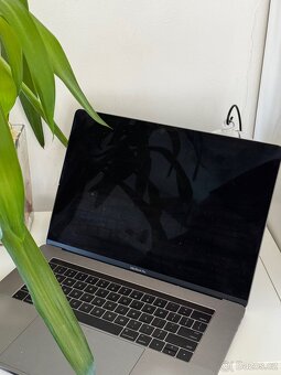 MacBook Pro 15” 2016 TouchBar i7 16GB RAM - 2