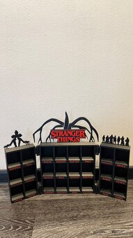 Stranger things vitrínka oteviraci vicebarevna - 2