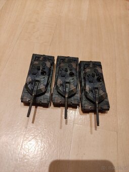 3 malé modely tanků - 2