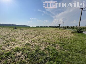 Exkluzivně nabízíme na prodej pozemek pro bydlení, 974 m2 - - 2