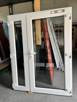 VCHODOVÉ PLASTOVÉ DVOUKŘÍDLÉ DVEŘE 157x204-PLZEŇ - 2