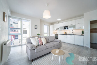 Prodej, byt 2 + KK, 65 m2, balkon, garážové stání, sklep, ul - 2