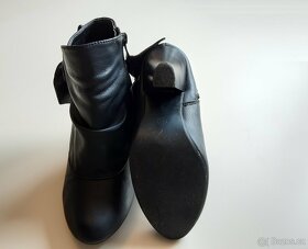 Černé kotníkové boty na podpatku vel. 36 - 2